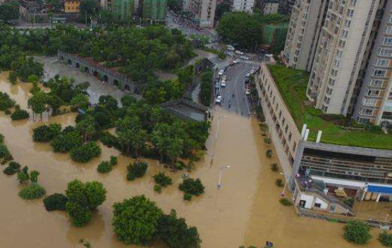 暴雨肆虐、洪水泛濫，多地房屋安全隱患不容忽視