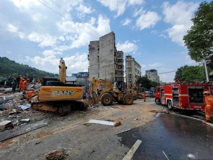 湖南郴州一幢自建房突然倒塌，農(nóng)村自建房屋如何自救？